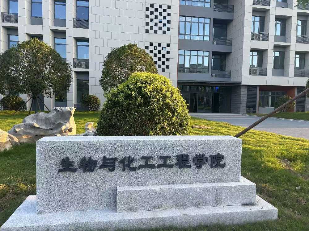 云霄县扬州职业大学体育场高杆灯项目